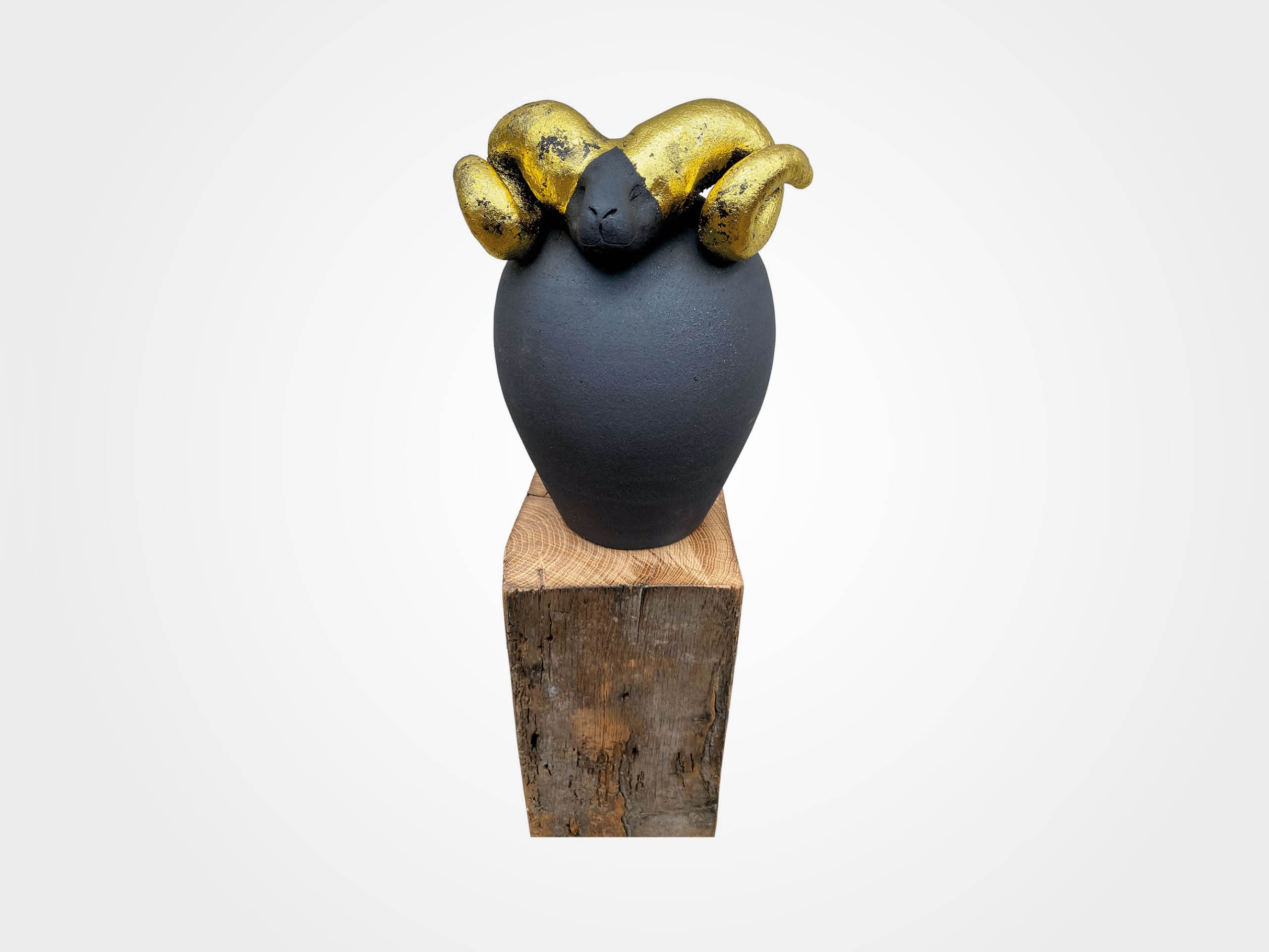 Susanne Boerner: Gartenstele "Hauswächter Widder II"